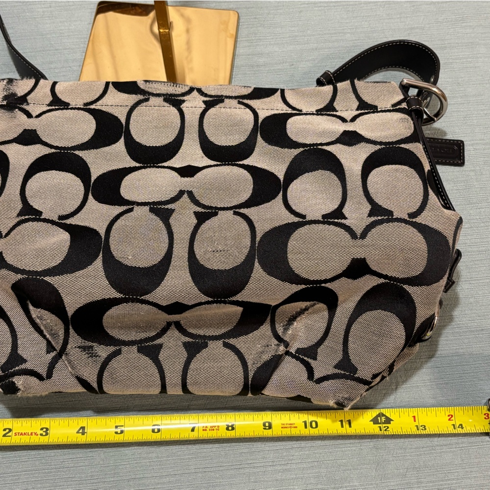 Coach F15067 Black and Gray Shoulder Bag Very Clean Inside - Picture 15 of 16
